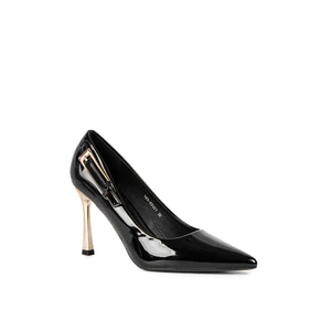 Yesmile Fekete Lakk Tűsarkú Csatos Díszítéssel