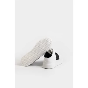 Fehér/Fekete Magas Talpú Női Sneaker Gumírozott Betéttel