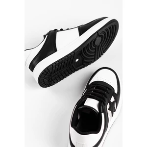 Fekete/Fehér Magas Talpú Női Sneaker/Sportcipő