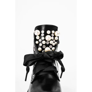 Gyöngyökkel és Strasszkövekkel Díszített Bélelt Női Fűzős Bakancs