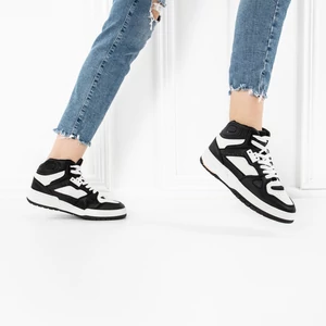 Fekete Színű Női Magasszárú Sneaker