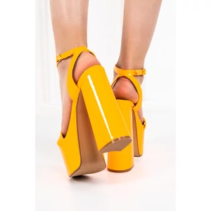 Egyszínű Narancs Lakkozott Blokksarkú Szandál