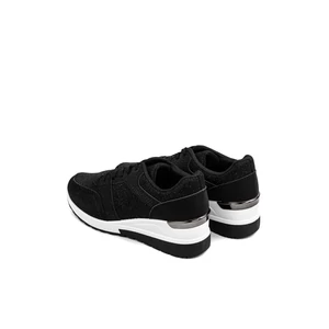 SMALL SWAN Rejtett Magassarkú Fekete Csillogós Strasszkövekkel Díszített Sneaker 
