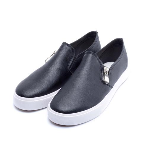Fekete női műbőr slip-on Fekete női műbőr slip-on