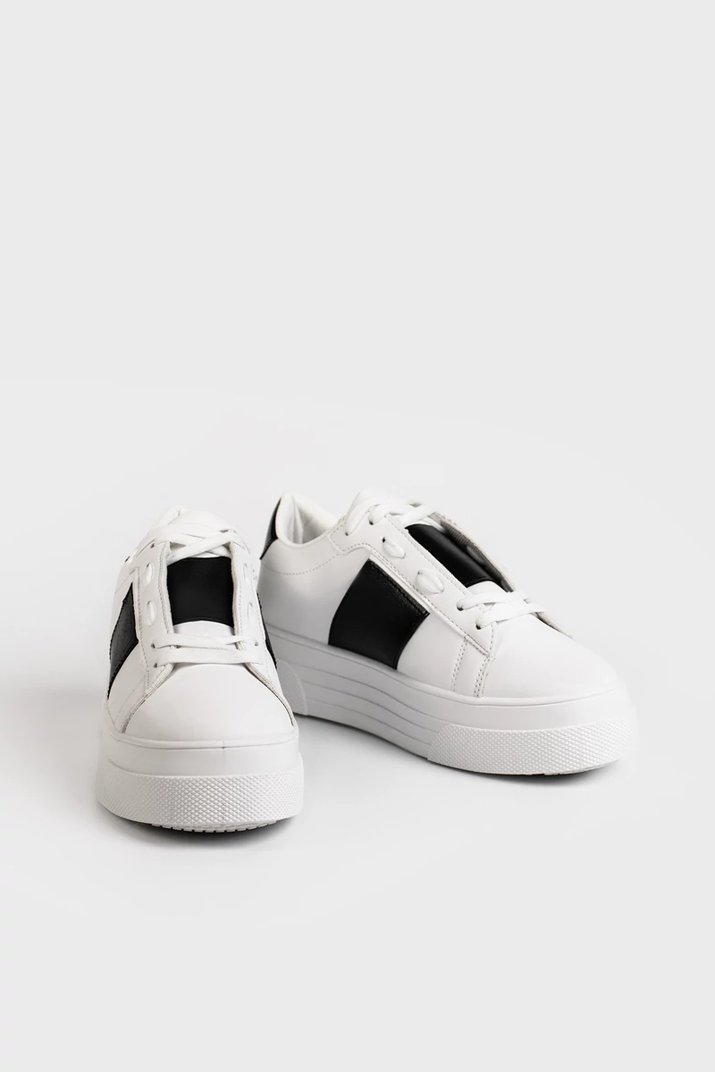 Fehér/Fekete Magas Talpú Női Sneaker Gumírozott Betéttel