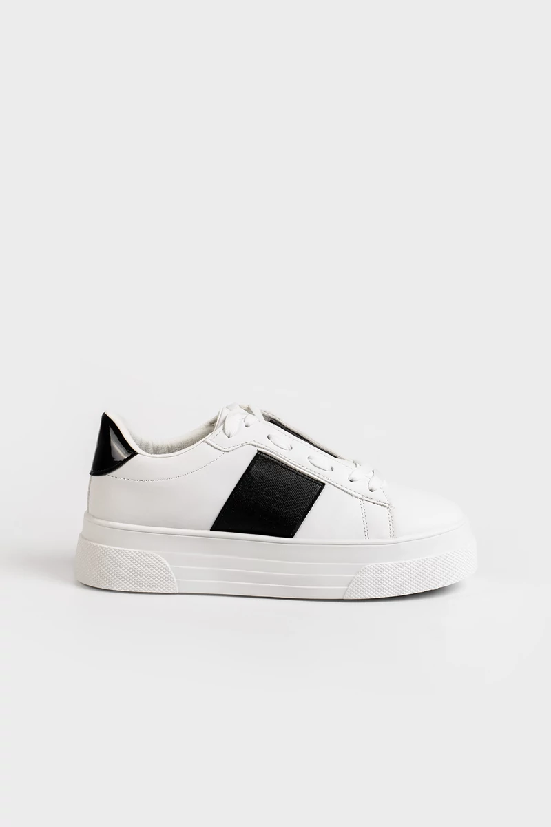 Fehér/Fekete Magas Talpú Női Sneaker Gumírozott Betéttel