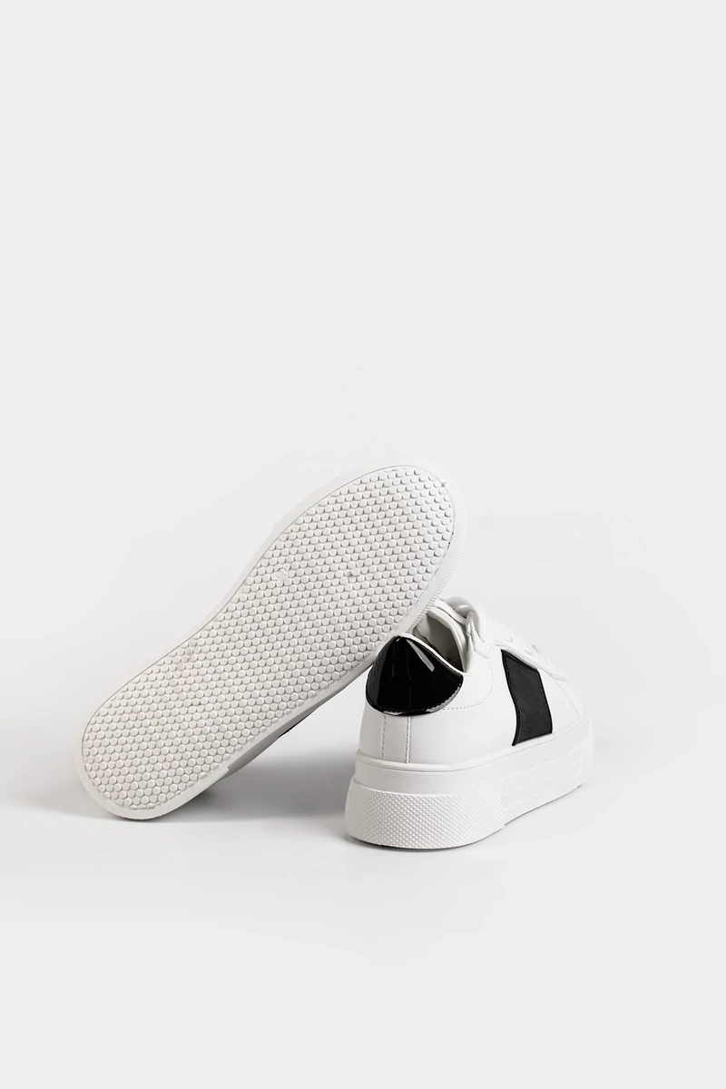 Fehér/Fekete Magas Talpú Női Sneaker Gumírozott Betéttel