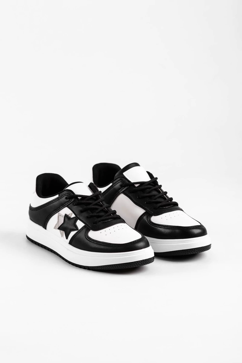 Fekete/Fehér Magas Talpú Női Sneaker/Sportcipő