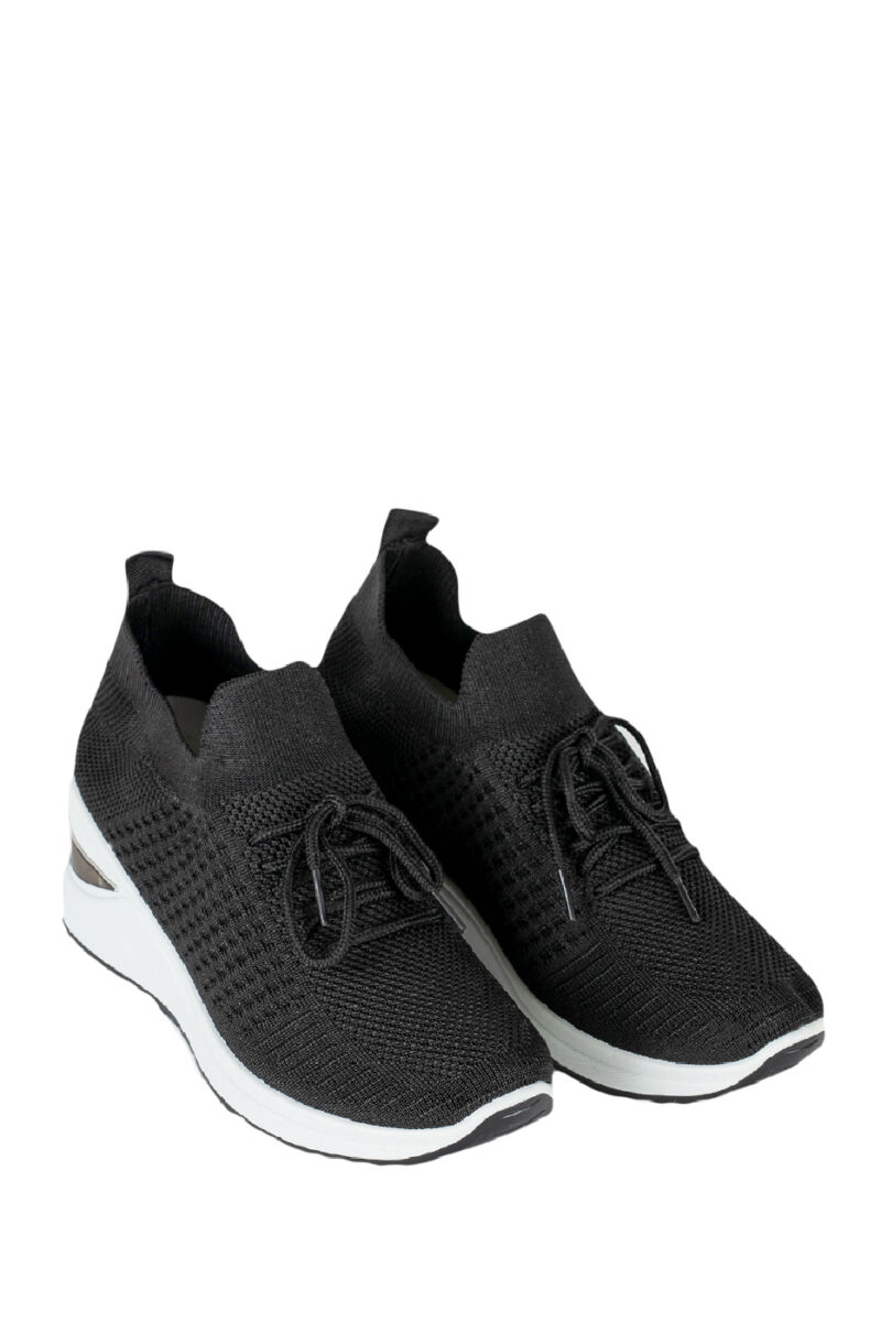 Egyszínű Fekete Fűzős Textil Anyagú Sneaker