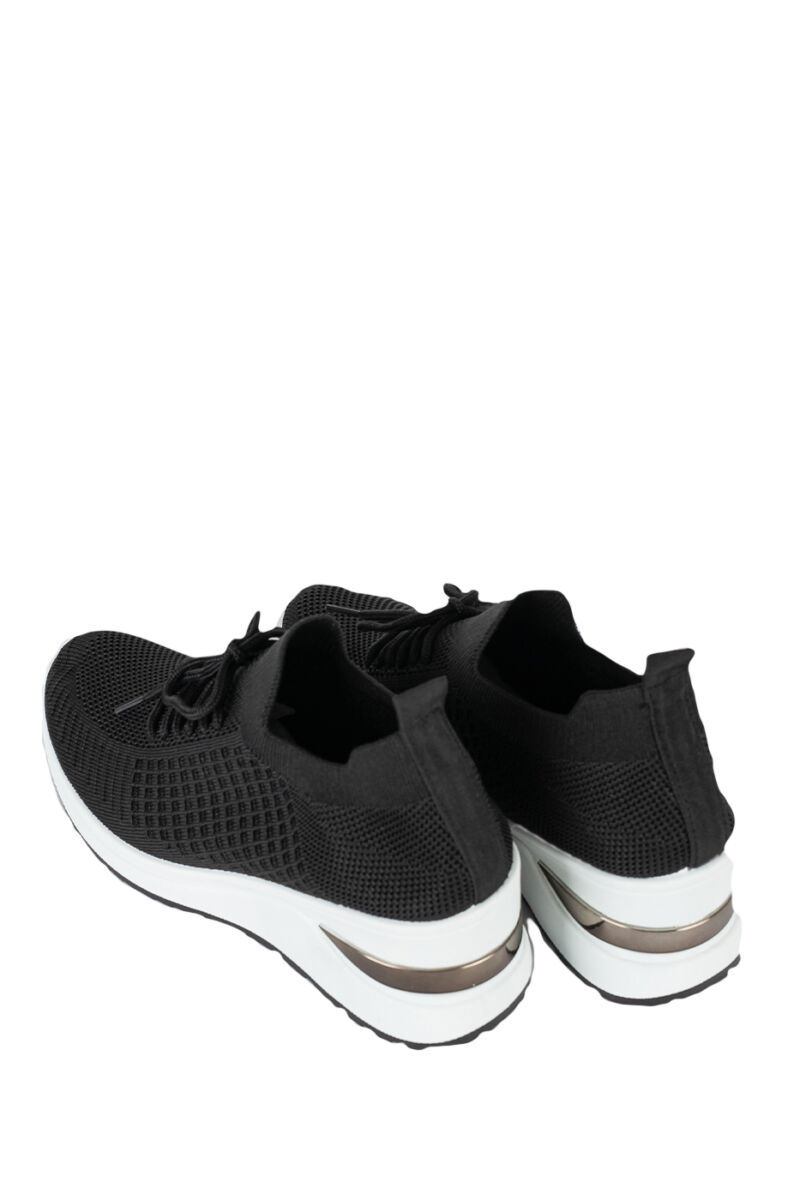 Egyszínű Fekete Fűzős Textil Anyagú Sneaker