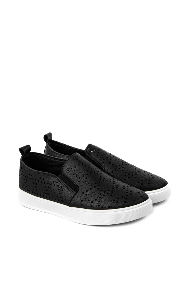Bosido Fekete Lyukacsos Műbőr Slip-On